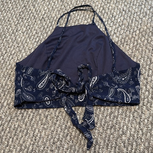 ⭐️5/$15⭐️ Paisley crop top - Picture 3 of 4